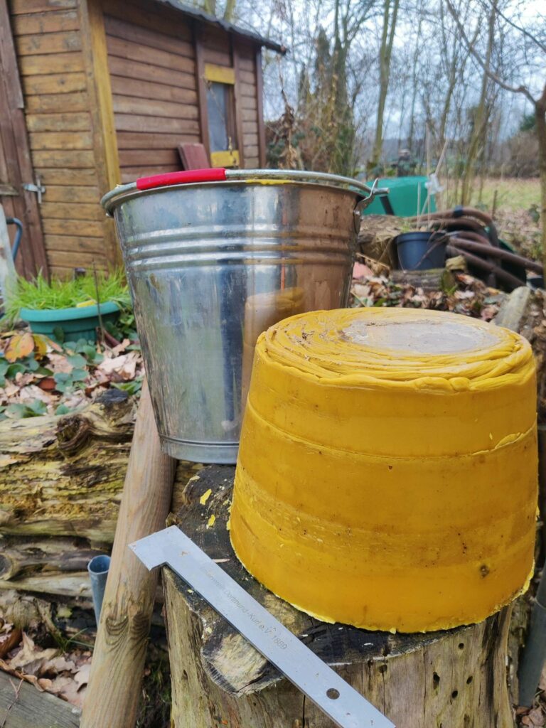 Wachsblock. Winterarbeiten für eine gelingendfe Durchlenzung